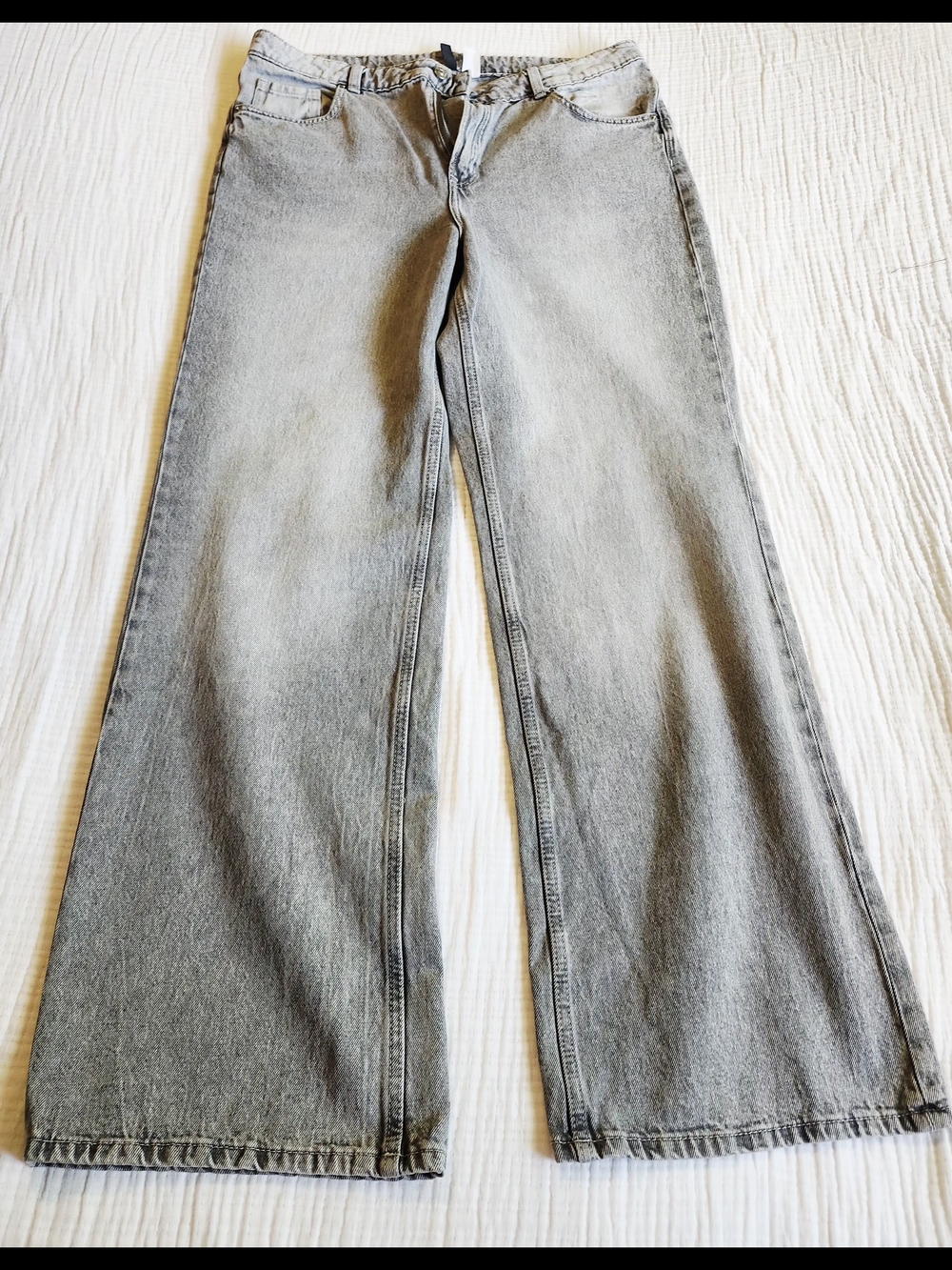 Divided Wide-Leg Jeans in Washed Gray